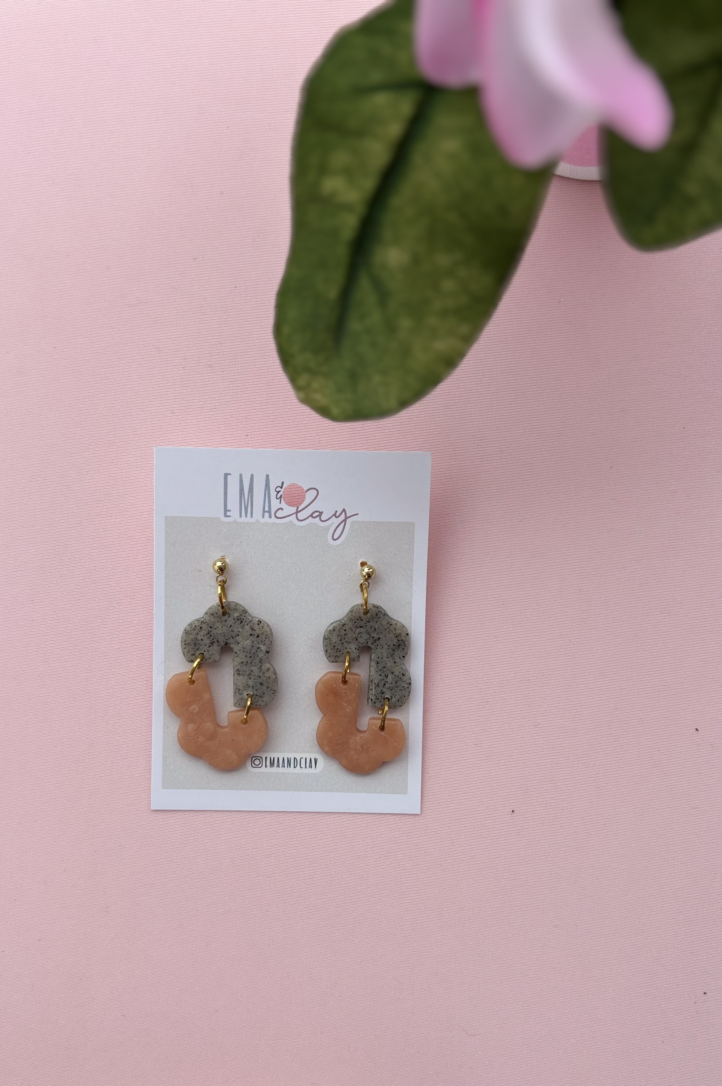 Linked earrings 