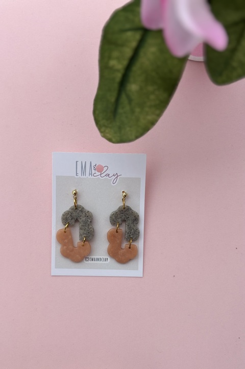 Linked earrings 