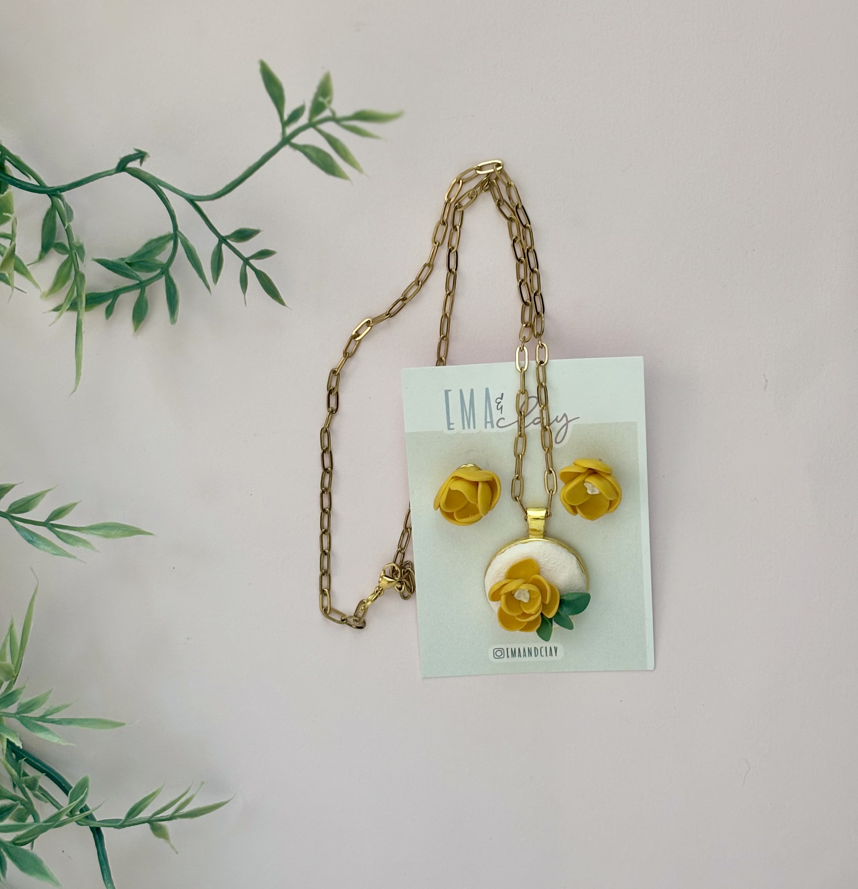 Necklace and earrings set 