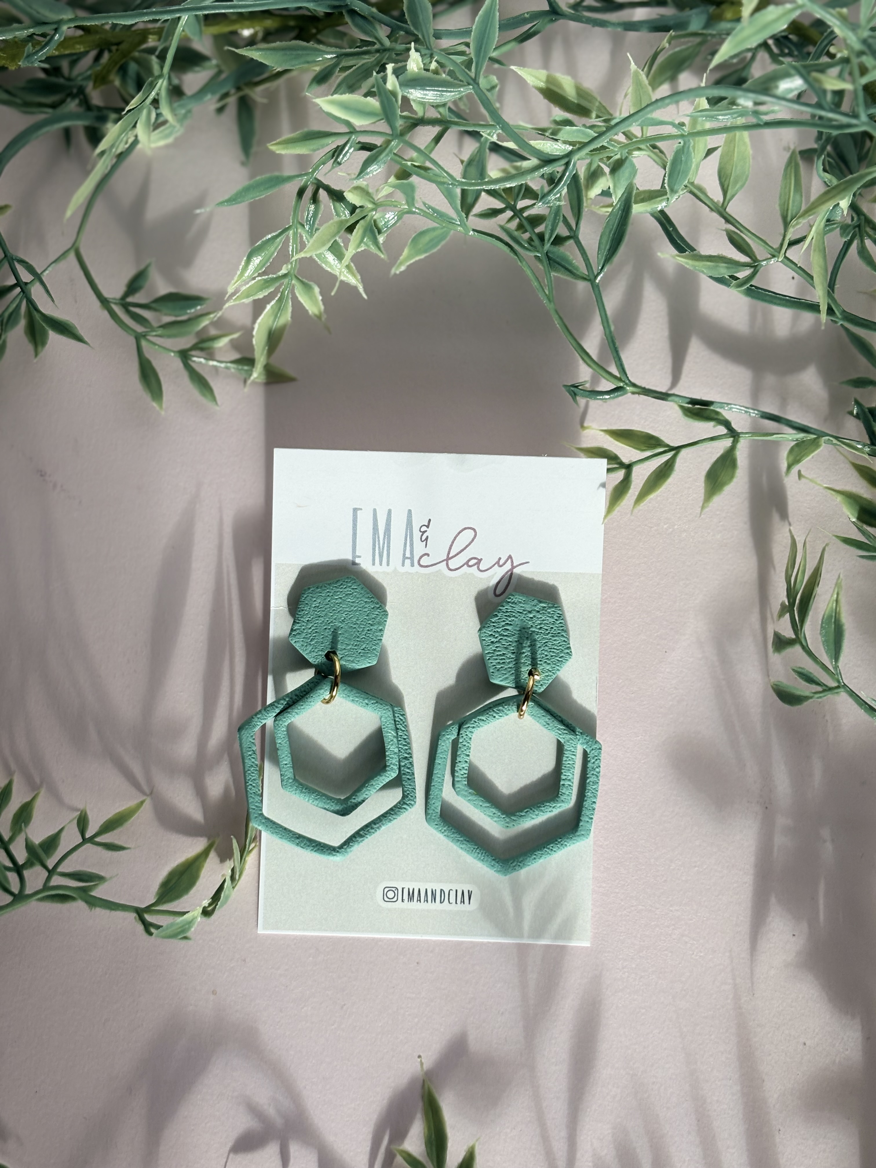 Hexagonal Shape Earrings / Aretes de forma hexagonal