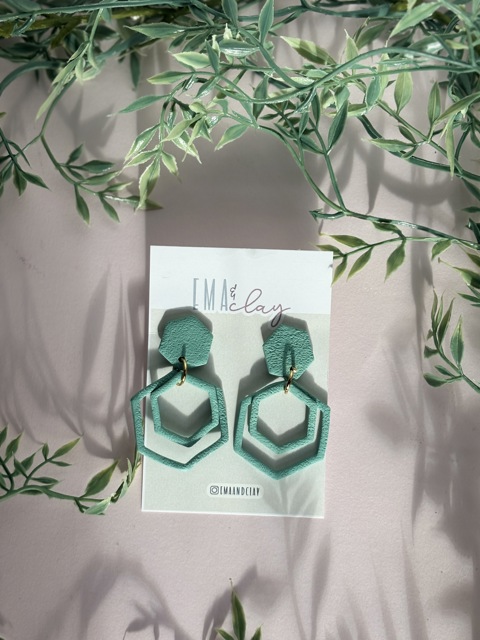 Hexagonal Shape Earrings / Aretes de forma hexagonal